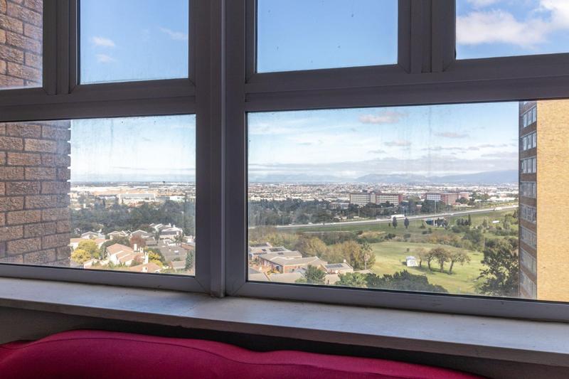 To Let 1 Bedroom Property for Rent in Loevenstein Western Cape